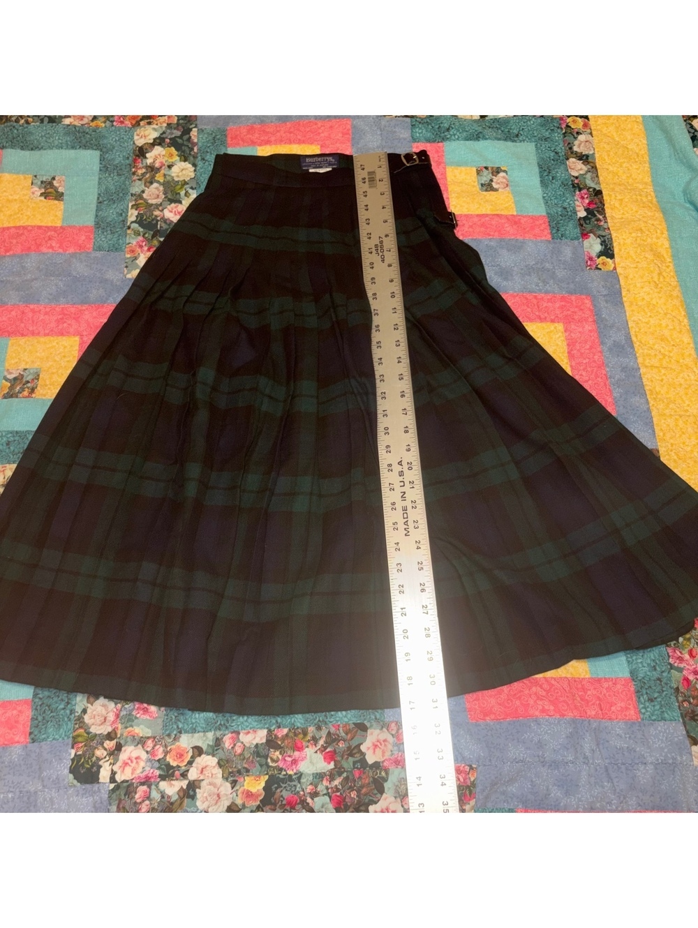 Vintage Burberrys $1750 100% Wool Pleated Tartan Skirt Made in Scotland, Size 8 - Picture 4 of 9
